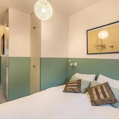 L'assomption De Charme Avec Balcon Paris
