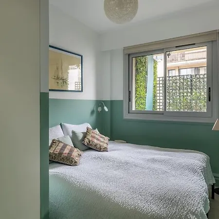 L'assomption De Charme Avec Balcon * Paris