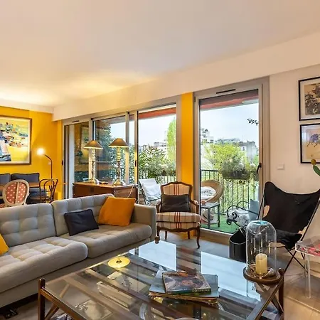 L'assomption De Charme Avec Balcon Paris
